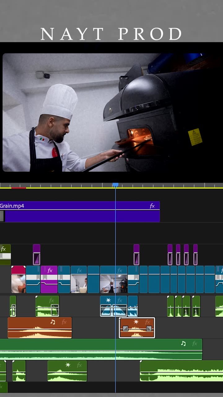 Écran de montage vidéo NAYT PROD : plan d'un chef en cuisine dans la fenêtre programme et timeline multipiste en dessous.